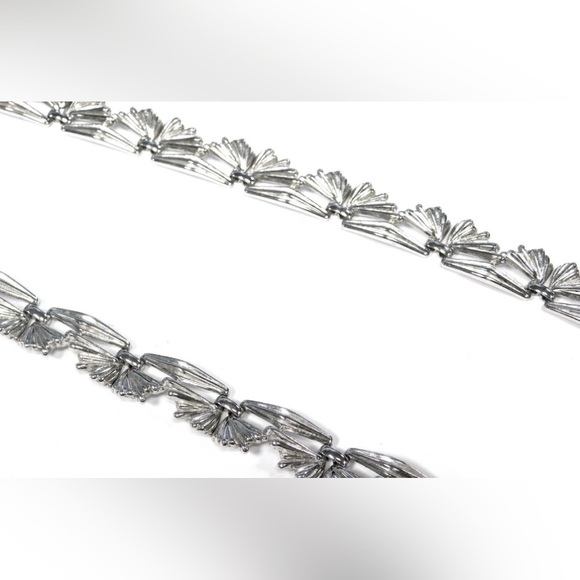 Vintage Crown Trifari Silvertone Statement 21.5” Necklace - SIGNED - Picture 3 of 6